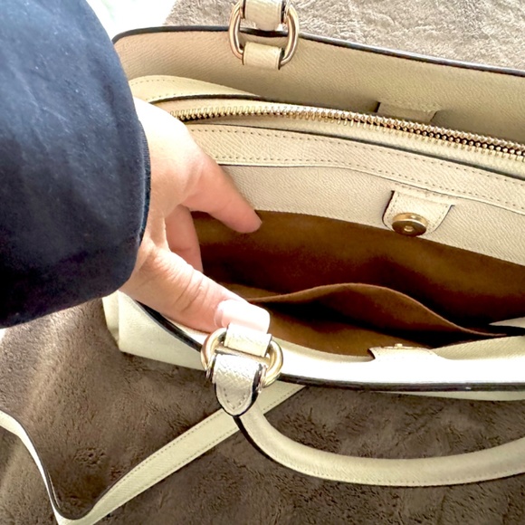 Like new cream COACH handbag - Picture 4 of 6
